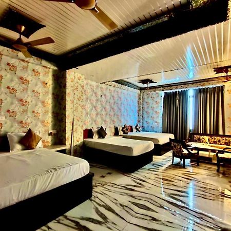 Hotel Vinayak Plaza バラナシ エクステリア 写真