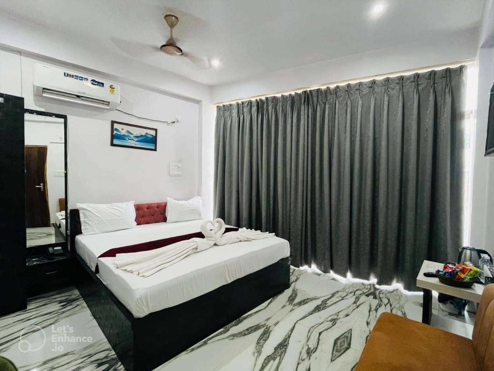 Hotel Vinayak Plaza バラナシ エクステリア 写真